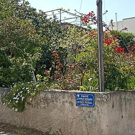 Stone House Into Amazing Garden חאניה