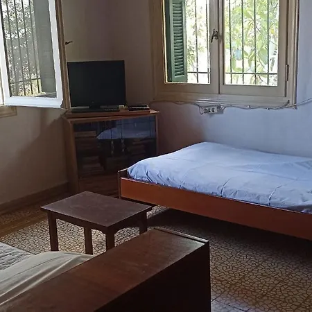 בית נופש Stone House Into Amazing Garden *