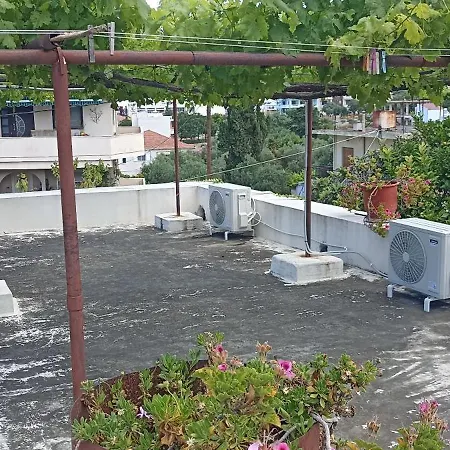 Stone House Into Amazing Garden בית נופש *