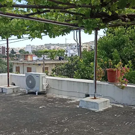 בית נופש Stone House Into Amazing Garden